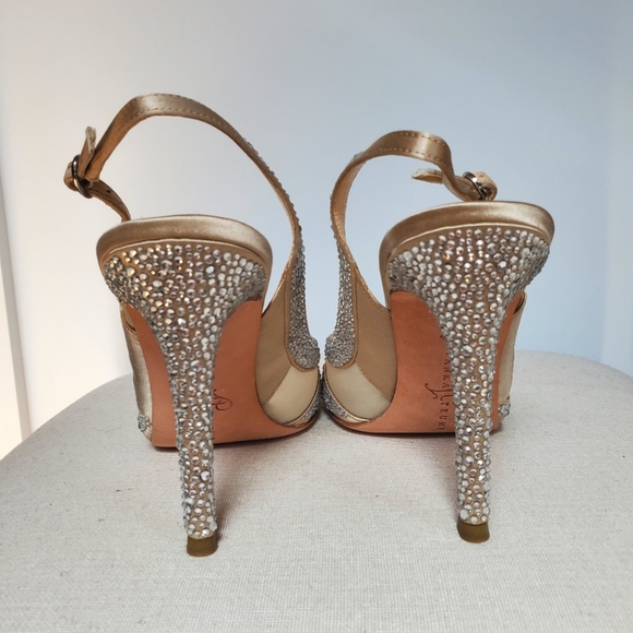 NWOB Ivanka Trump Galantz Satin Mesh Crystal Pumps sz 9 - Picture 4 of 6